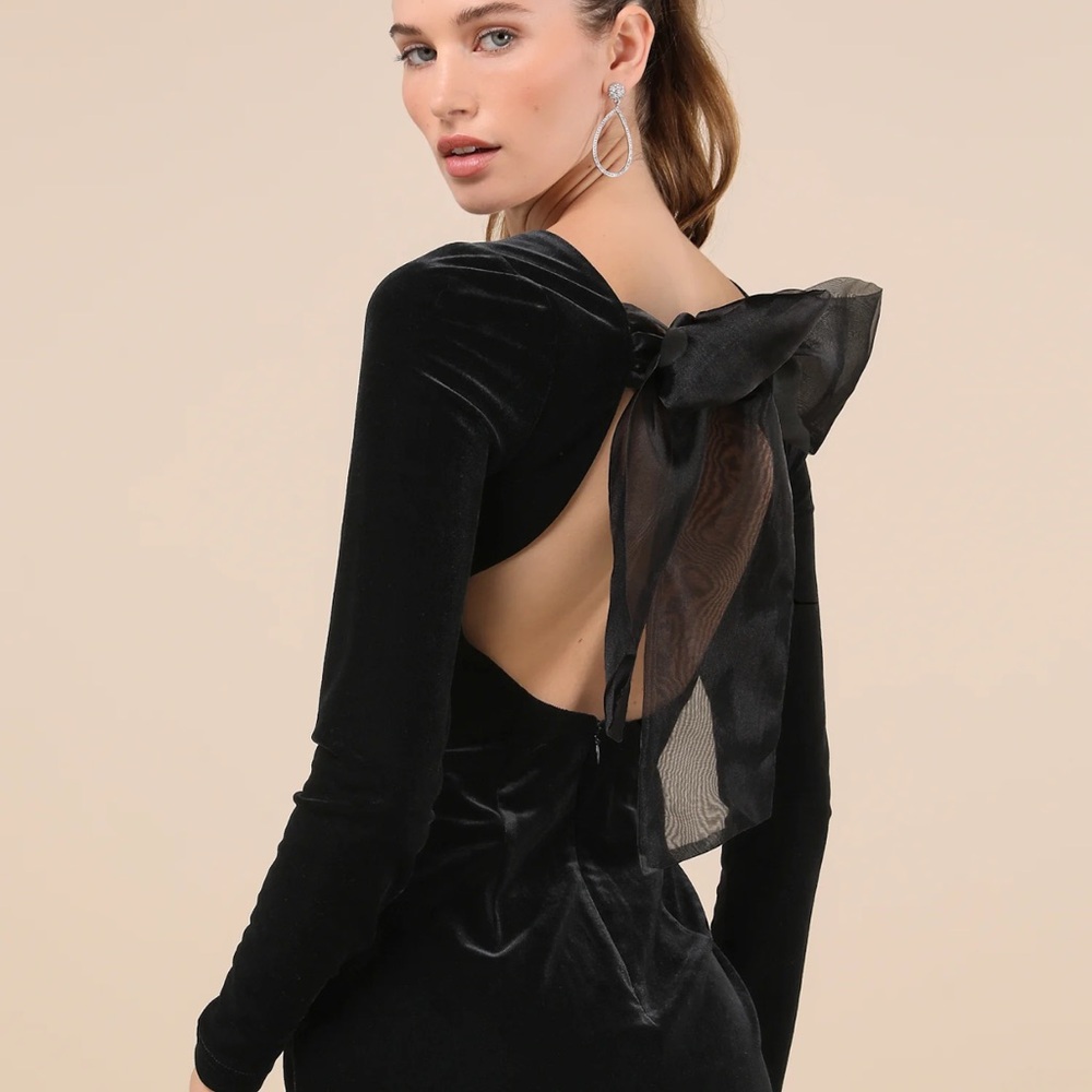 NWT Lulu’s Elegant Black Velvet Mini Dress with Bow Detail - size small